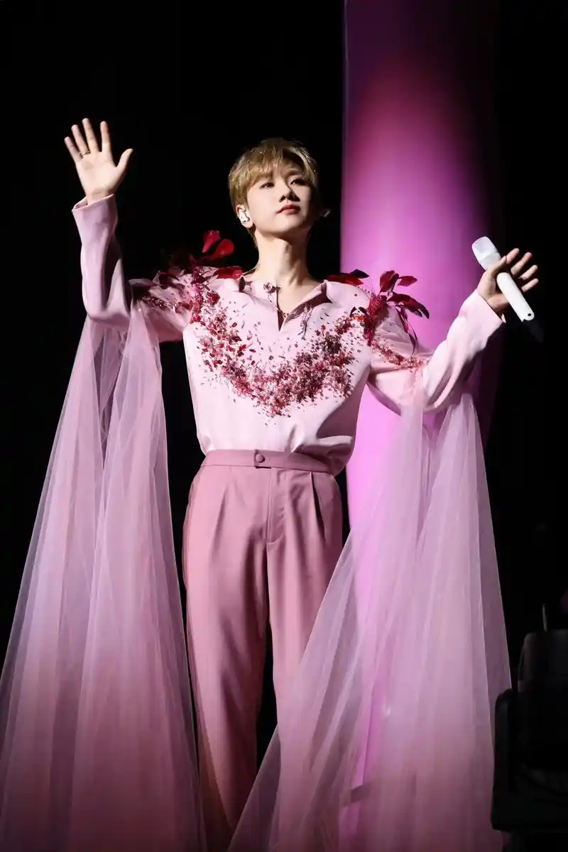 汪苏泷 #绝美舞台 我预测#汪苏泷上海演唱会生日 徐良会 - 抖音