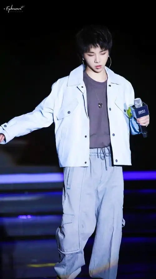 华晨宇#发一波hcy148妈粉纯享版为大家接风洗尘