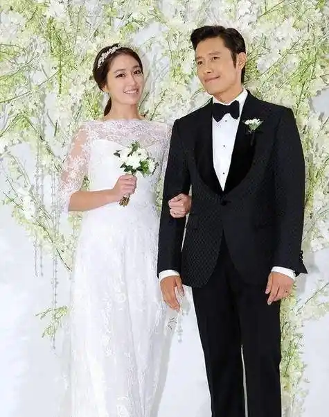 李珉廷二胎产女,李秉宪放下工作全程陪伴,结婚11年组成"好"字_妻子