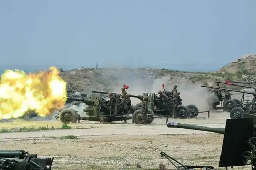 金正恩观看高射炮射击比赛 强调军人要训练成神炮手