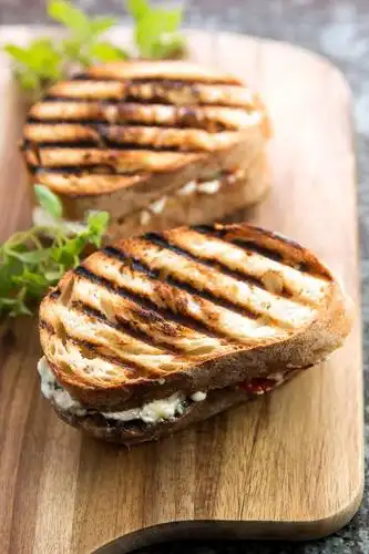 grilled(grilled cheese是什么意思)