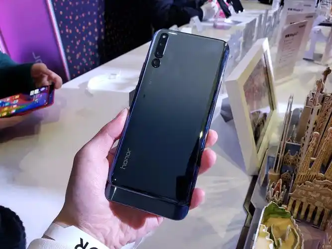 荣耀magic2真机图赏最强滑盖全面屏旗舰