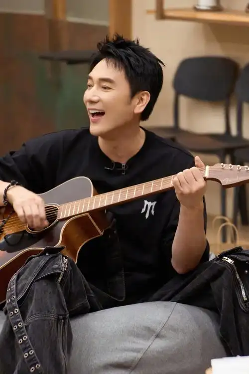 林依轮戏腔初尝试,鼓声震舞台,唱出东方气势,拼出