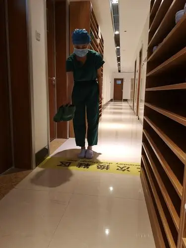 其它 手术人员指引 写美篇通往四楼手术室