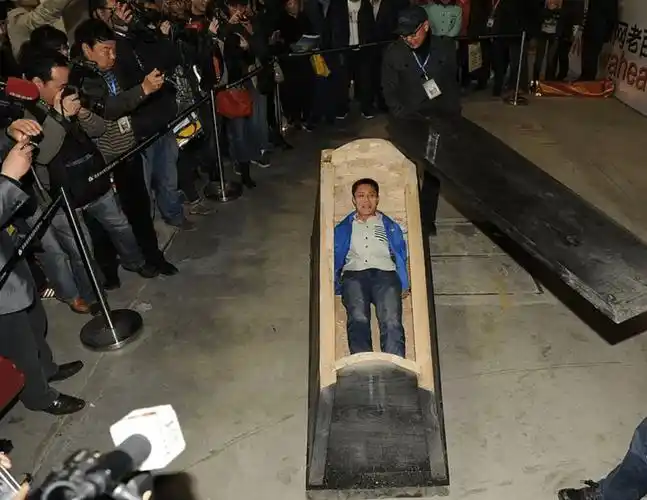 原创为什么中国大部分棺材都是一头大一头小的老祖宗留下的智慧结晶