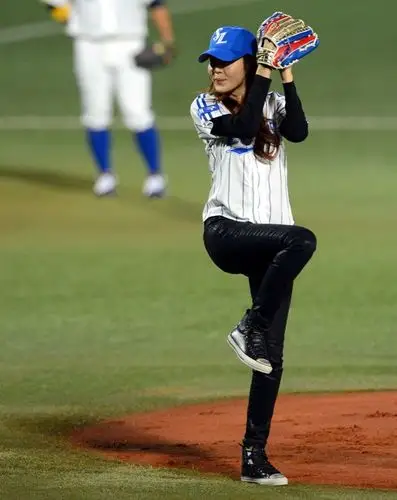 当明星站上投手丘棒球赛的开球韩星选辑