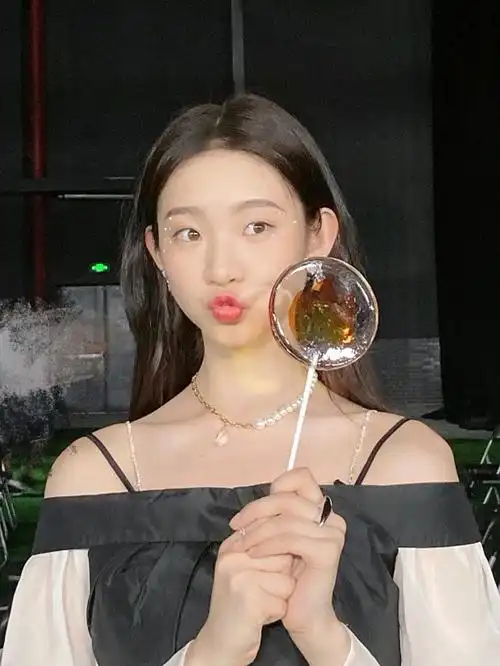 9494张艺凡作为时代峰峻的二公主,在创造营初舞台就被_圈子-新氧