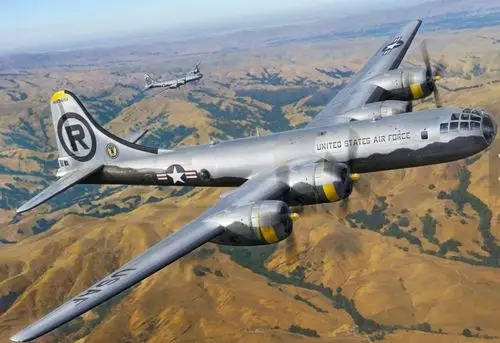 ▼b-29"超级空中堡垒"重型轰炸机b-17"空中堡垒"重型轰炸机,战略轰炸