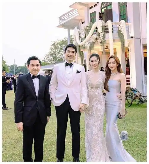 泰国最美变性人poyd举行第2场婚礼,现场众星云集,aump担任伴娘_aump