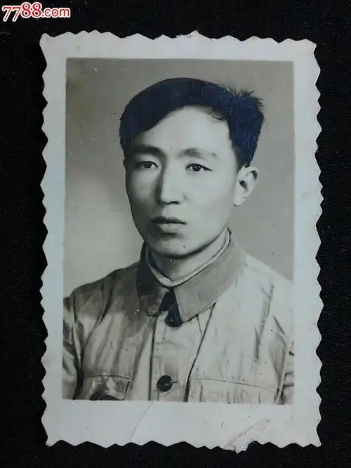 五十年代老照片:成人标准像【尺寸5.8x3.8公分】