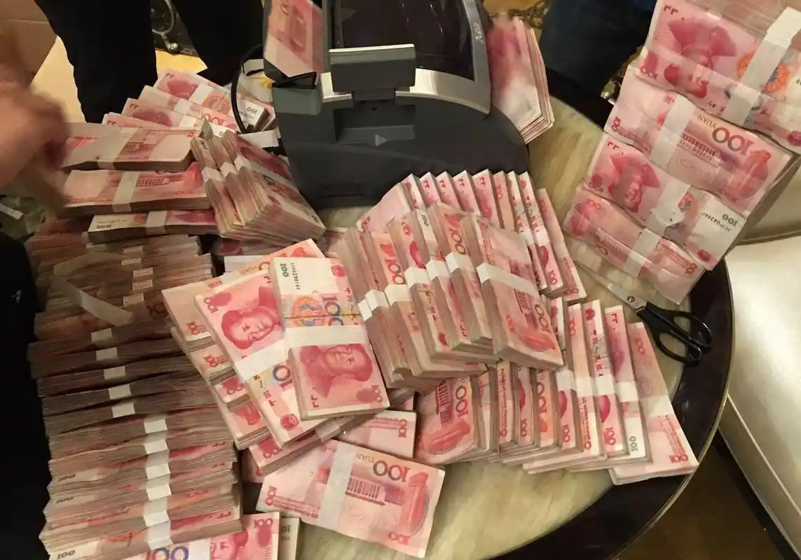 我们都知道银行吸收存款就是为了把钱贷出去,然后赚取息差,1000万存到