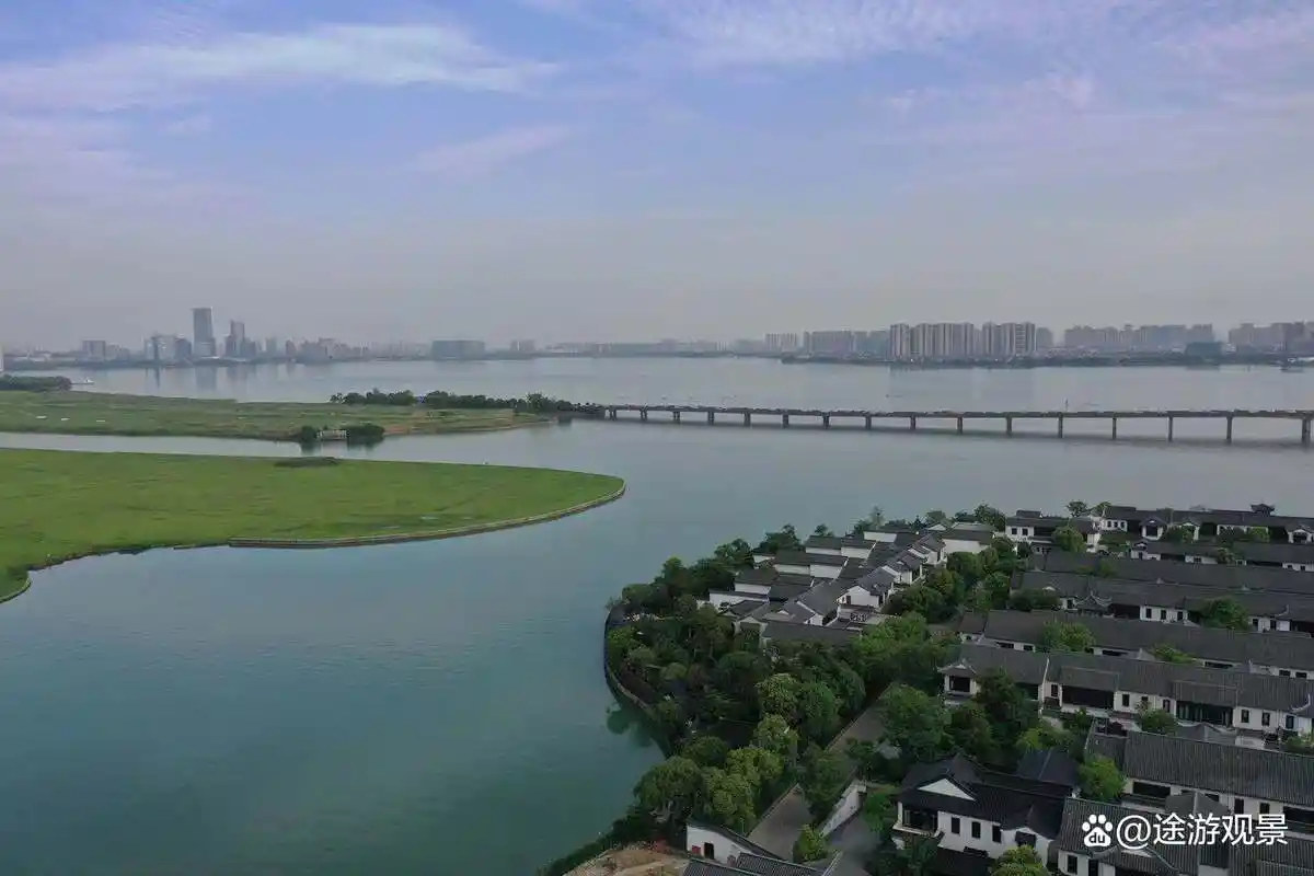 探索苏州独墅湖畔的豪华别墅区:融创桃花源