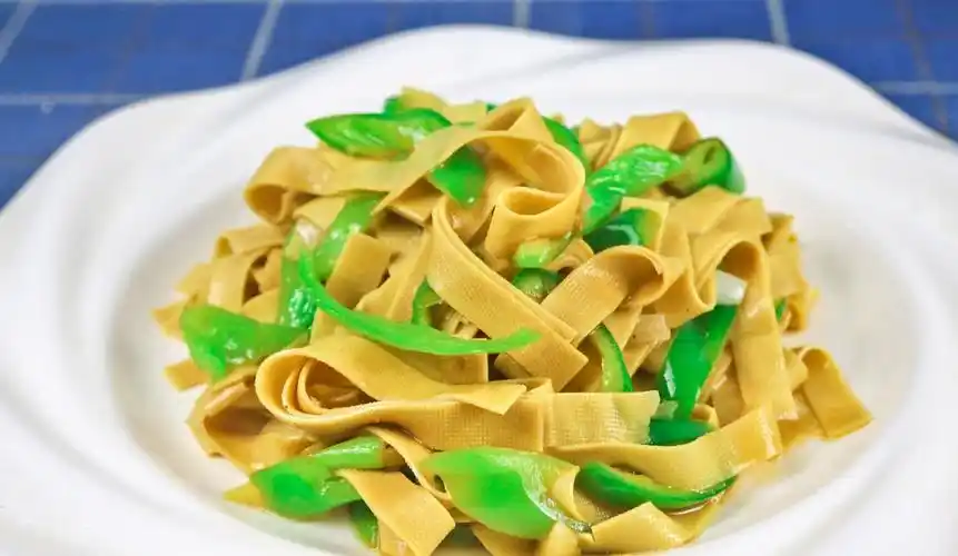 原创青椒炒千张的家常做法感兴趣的朋友收藏吧