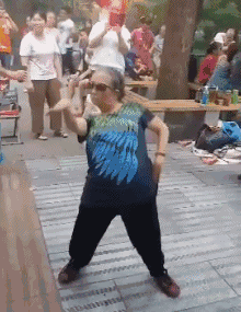 跳广场舞已成为中国大爷大妈最爱的消遣方式毫无疑问没有之一全民最为