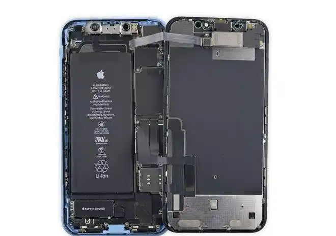 的设计,这也就意味着卡槽部分可以单独更换,这样一来可以降低主板维修