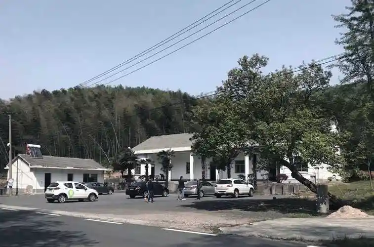 无想山秋湖驿站米思建筑