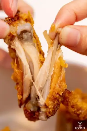 麦当劳炸出了第①只可口可乐官方认证的可乐鸡翅