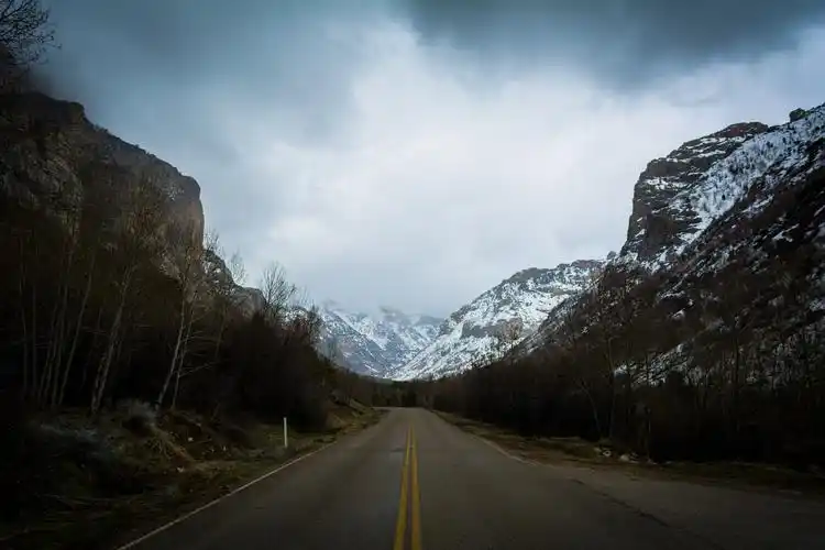 自然风景山地点路云mountainsroadcloudsnature壁纸图片