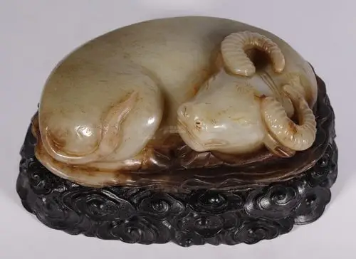 清代 和田玉卧牛摆件