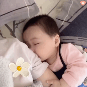 亲亲你 - 可爱萌娃动图表情包_撩妹撩汉表情