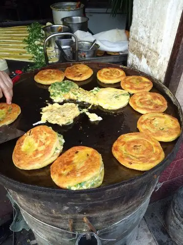 油酥香脆的鸡蛋火烧搭配奶茶 = 完美的下午茶