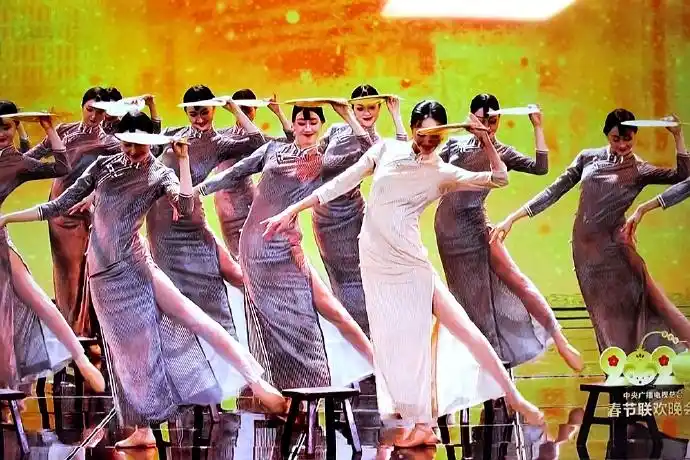 2020cctv春晚舞蹈《晨光曲》 - 金玉米 | 专注热门资讯视频