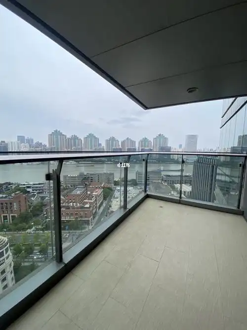 32m房型:4房 保姆房 15个无敌景观阳台 15个15m超大超长阳光15