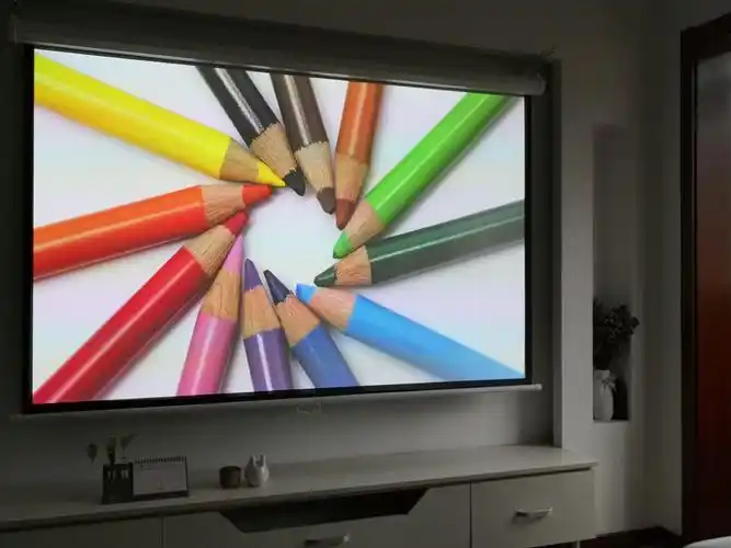 小户型的朋友来说,不必担心坚果g7不能达到"电影院"般的大屏投影效果