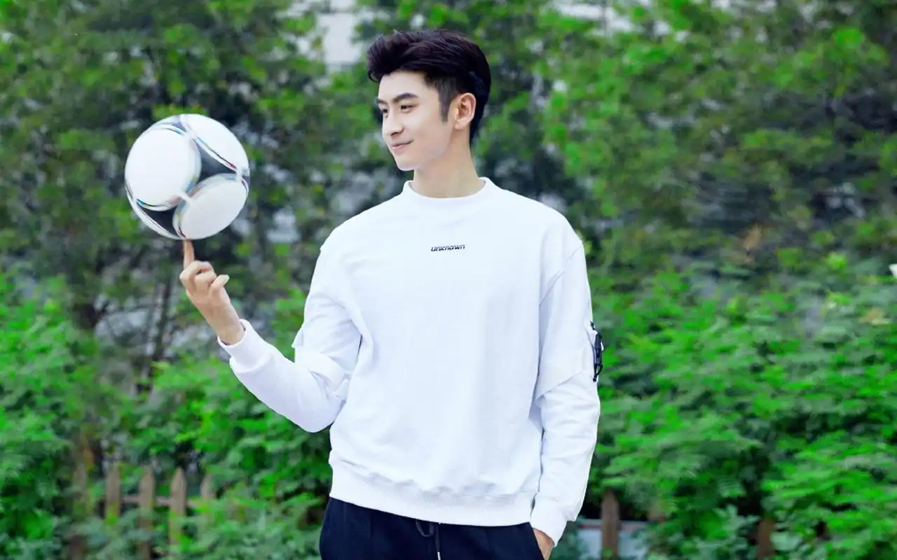 张云龙阳光帅气写真图片壁纸