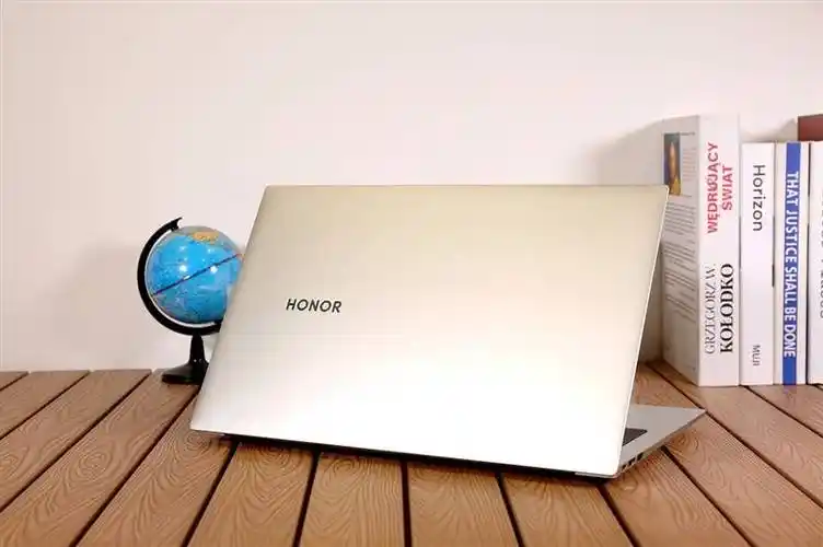 轻薄本配标压处理器!magicbook pro锐龙版评测_vega_笔记本_频率