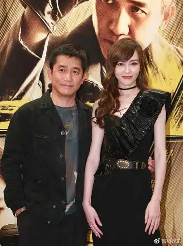 刘嘉玲认胡军儿子为干儿子,送价值30万茶具,一套200平大别墅