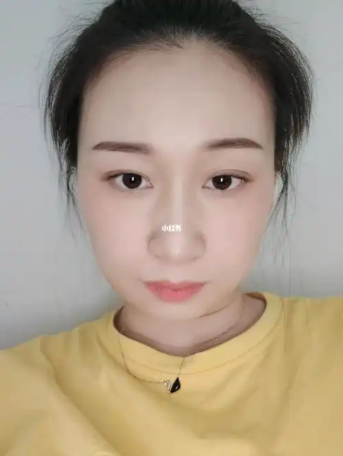 为什么一拍照眉毛一高一低