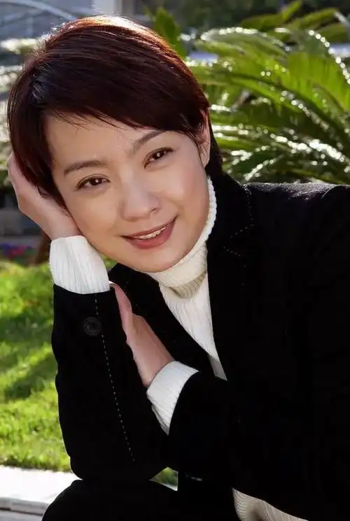 演员王海燕24岁成名35岁与张嘉益因戏生情恩爱18年超幸福