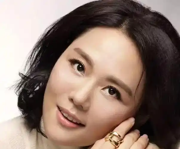 《还珠》"柳红"近照,44岁已发福到不敢认,宛如路人!_陈莹