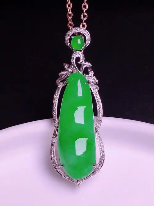 源头翡翠 翡翠满绿福豆吊坠 18k金镶钻缅甸天然翡翠玉石挂件珠宝首饰