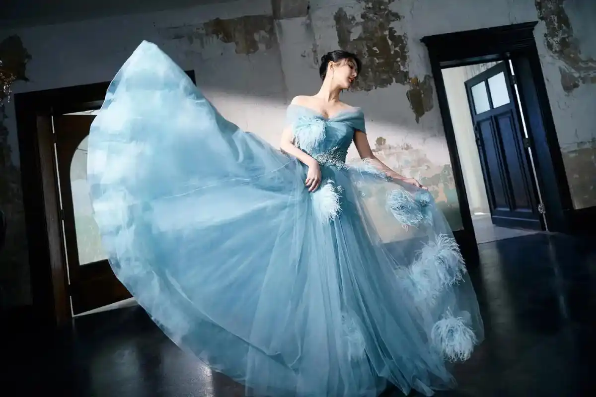 杨紫#蓝色礼服裙 漂亮姐姐 - 抖音