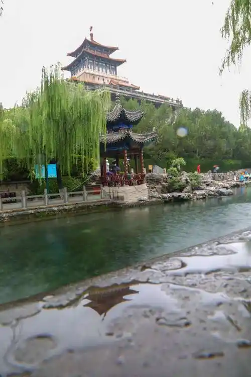 雨天漫步拍摄 | 济南黑虎泉真美!