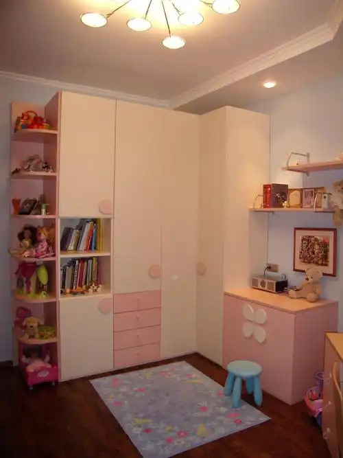 粉色儿童房转角衣柜装修效果图   实木衣柜图片