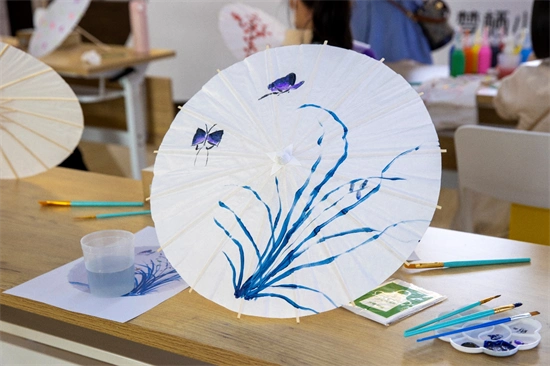 手绘油纸伞邂逅雨水节气与非遗文化的浪漫