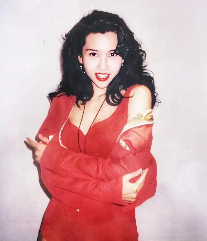 香港美女明星80年代邱淑贞多图高清写真身材比例绝对完美