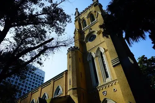 位于花园道上的圣约翰大教堂,是香港最早的基督教教堂,至今170年的