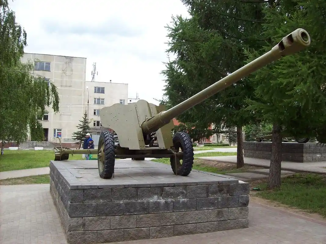 d-44 85毫米加农炮,苏联zis-3的继任者