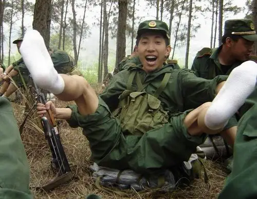 【转载】【潇洒军警-116】兵-脚-鞋-袜