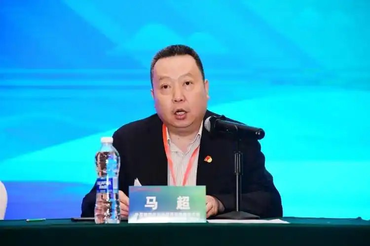 中华医学会烧伤外科学分会前任主任委员胡大海教授分别对大会开展表示