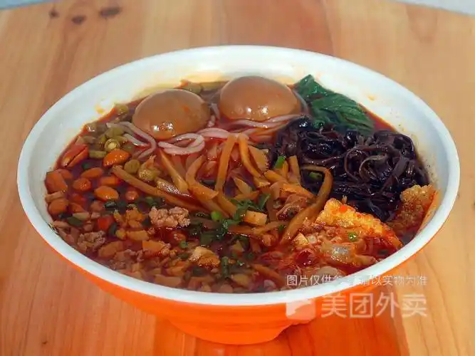 卤蛋螺蛳粉图片