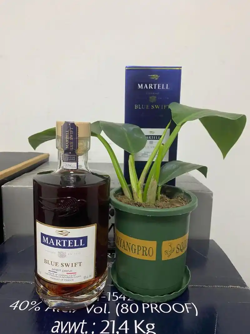 马爹利波本蓝燕美版750ml礼盒装 一直稳居前三的马爹利系列波本蓝燕