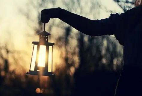 心累了伤感图片亮起心的一盏灯