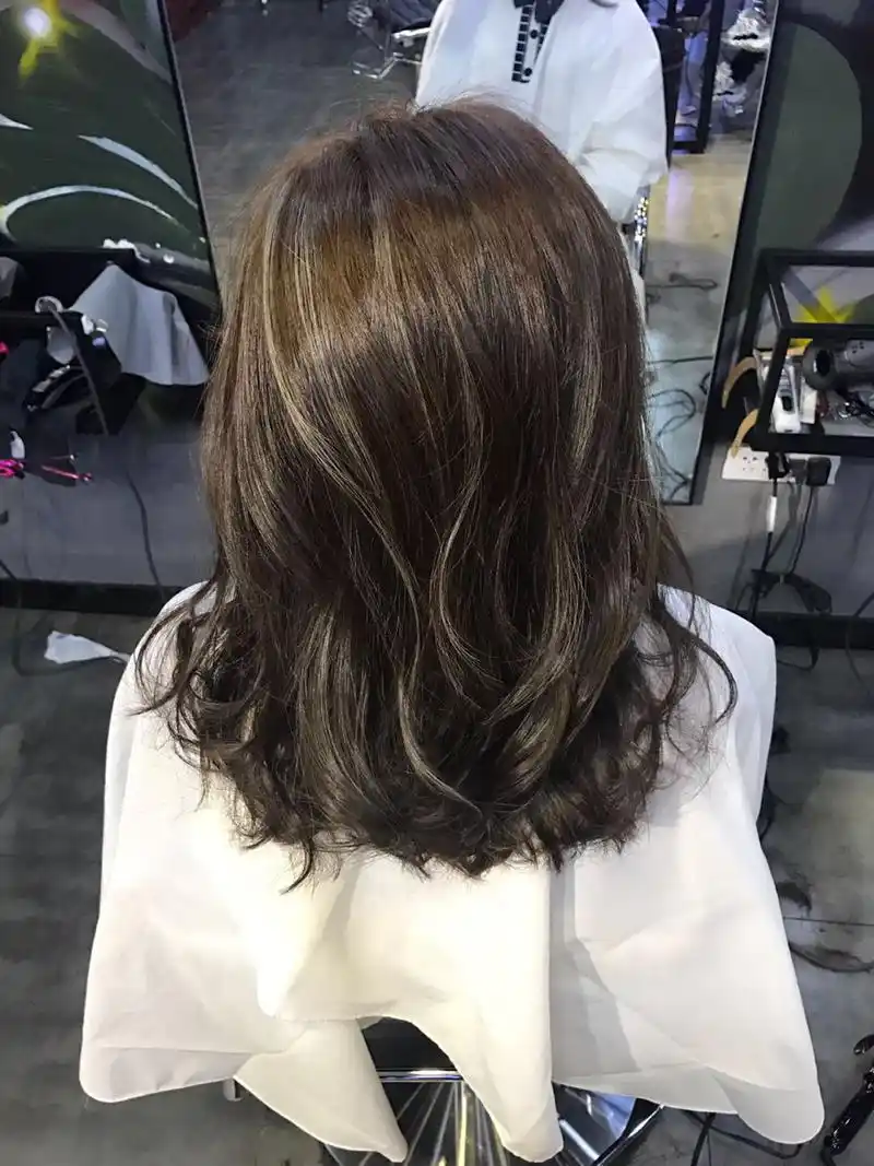 超显气质的中长发挑染