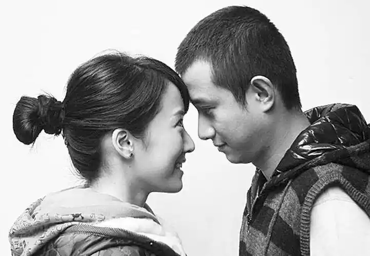 30岁男人盲目攀比,最终众叛亲离,妻离子散,余生活在痛苦中_妻子_小婷