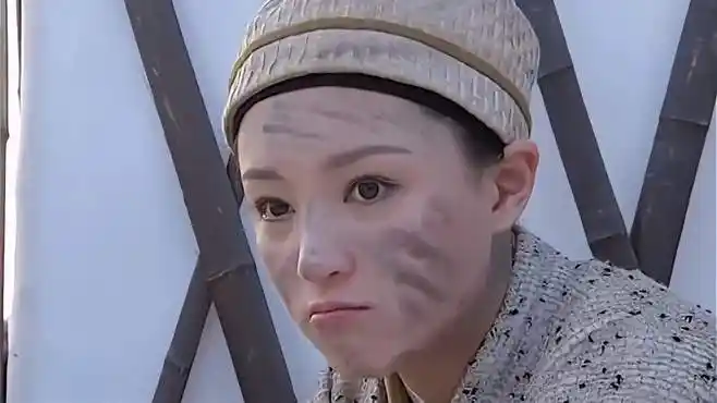 至尊红颜:凌静勇敢追爱,却遭君羡冷眼相待,自己倒还乐在其中!